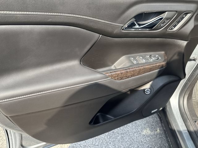 Used 2023 GMC Acadia Denali w/ Denali Ultimate Package AWD/4WD image 31