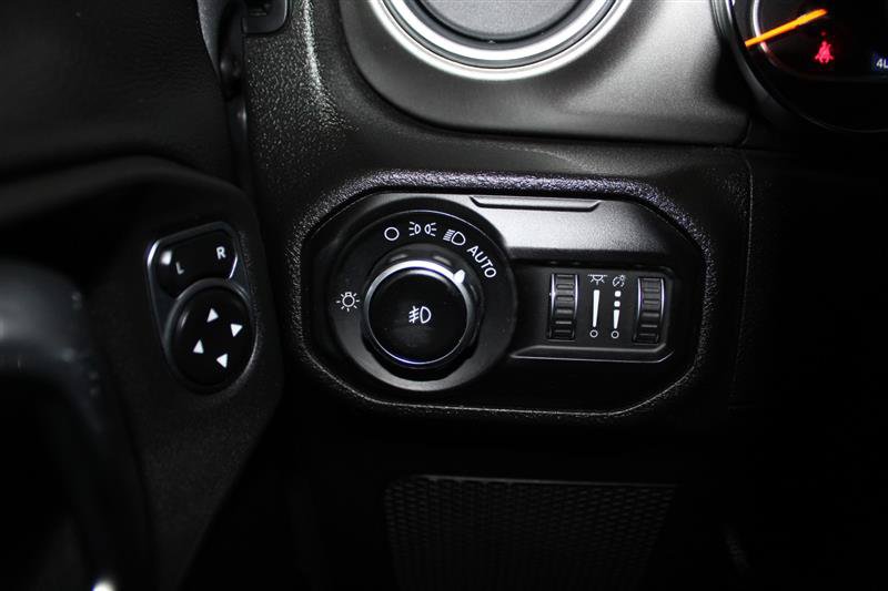 Used 2019 Jeep Wrangler Unlimited Sahara AWD/4WD image 25