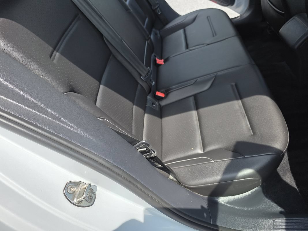 Used 2020 Volkswagen Golf 4-Door FWD image 16