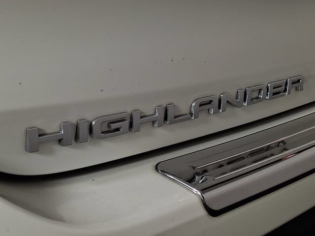 Used 2020 Toyota Highlander XLE AWD/4WD image 31