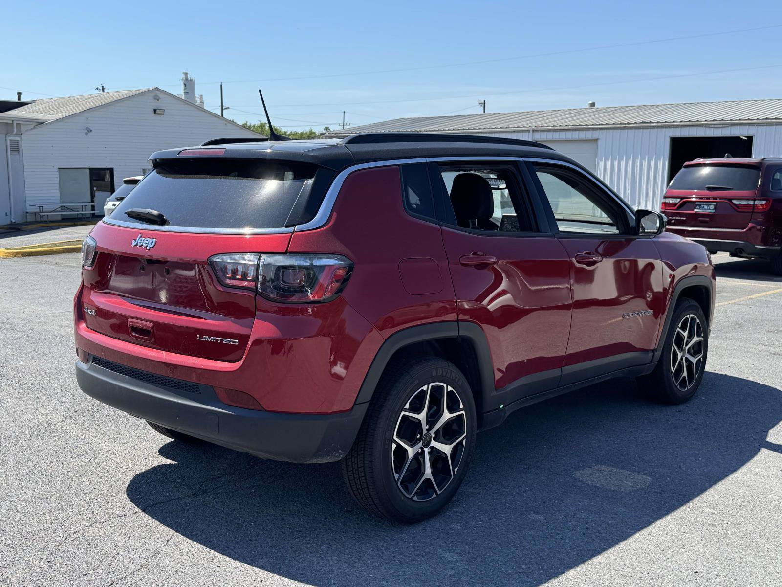 Used 2025 Jeep Compass Limited AWD/4WD image 3