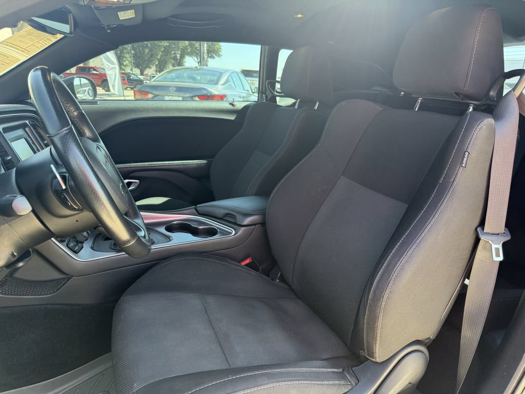 Used 2016 Dodge Challenger R/T RWD image 21