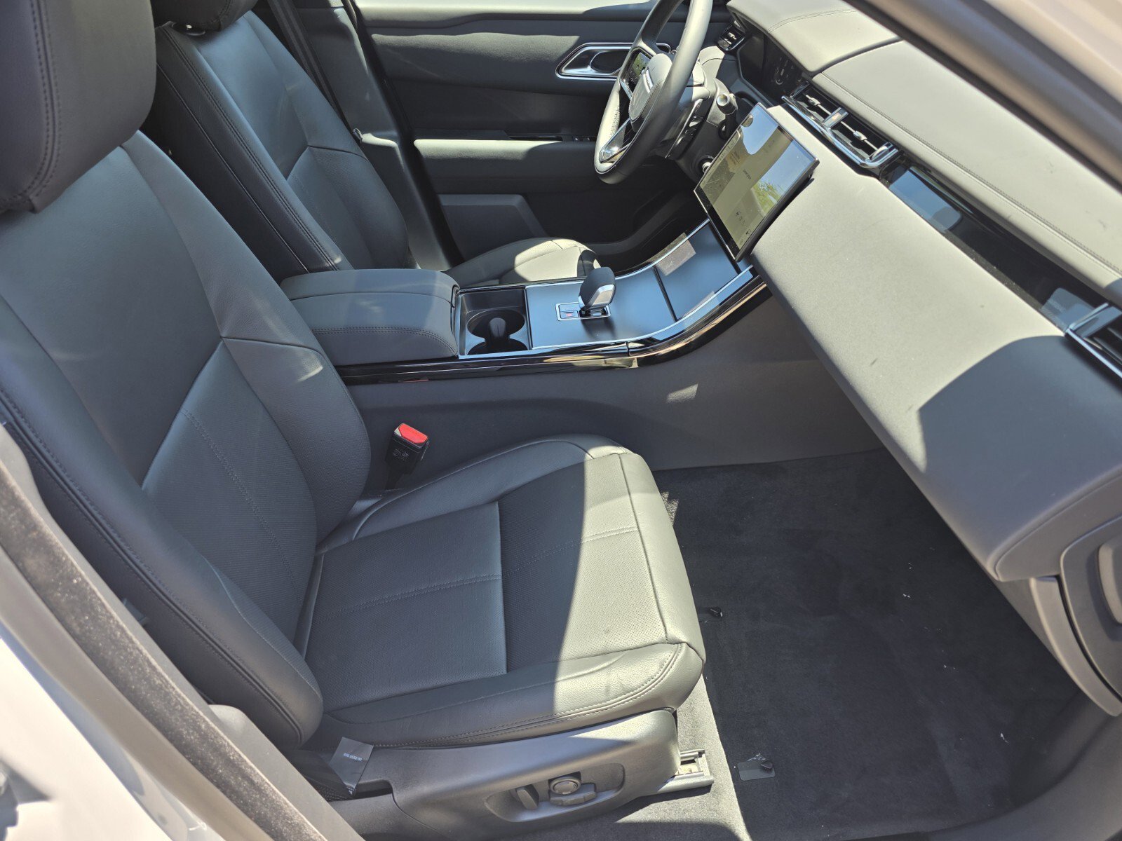 New 2026 Land Rover Range Rover Velar Dynamic SE AWD/4WD image 3