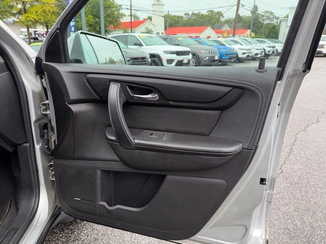 Used 2017 Chevrolet Traverse LT FWD image 29