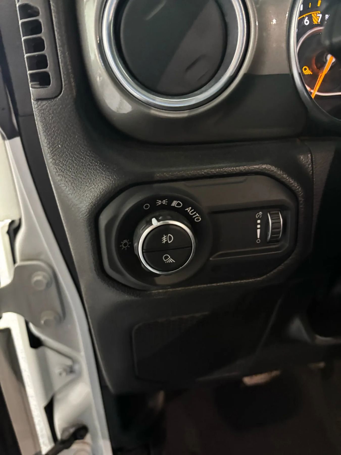 Used 2023 Jeep Gladiator Overland image 27