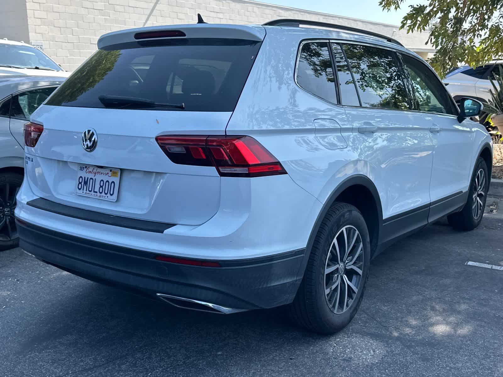 Used 2019 Volkswagen Tiguan SE w/ Panoramic Sunroof Package FWD image 4