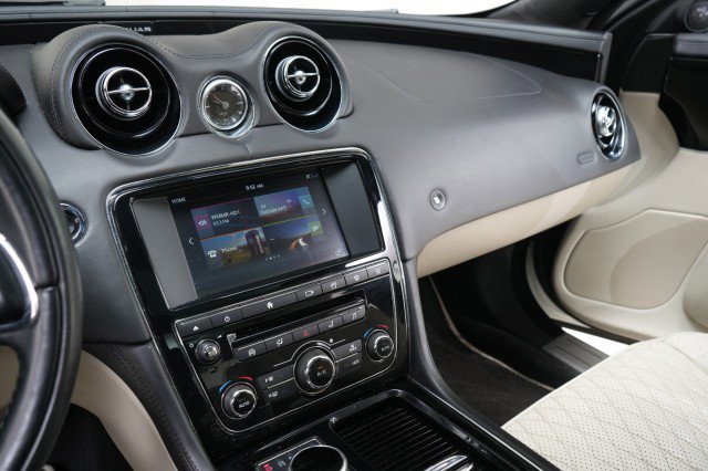 Used 2016 Jaguar XJ L Portfolio image 45