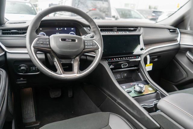 New 2026 Jeep Grand Cherokee Laredo image 11