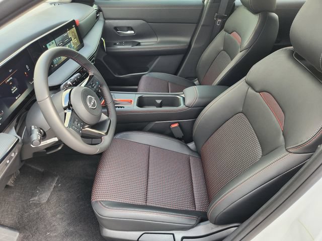 New 2025 Nissan Kicks SR w/ Illumination Package FWD image 9