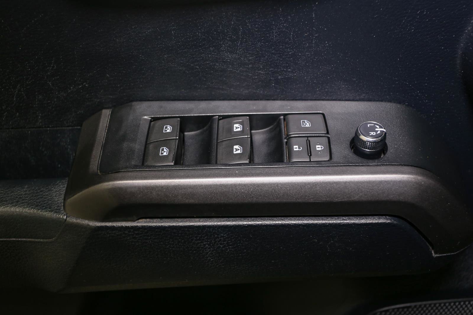 Used 2016 Toyota Tacoma TRD Sport image 41