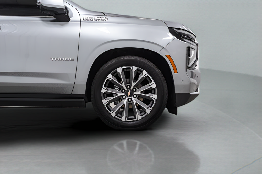 Used 2025 Chevrolet Tahoe High Country AWD/4WD image 7