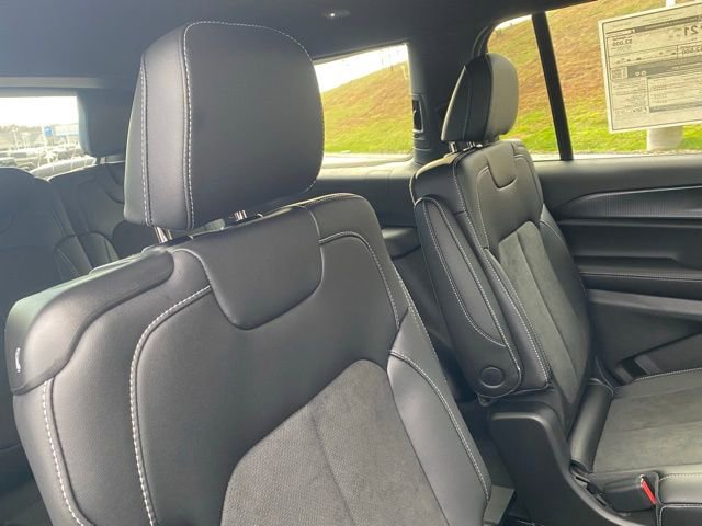 New 2025 Jeep Grand Cherokee L Altitude AWD/4WD image 32