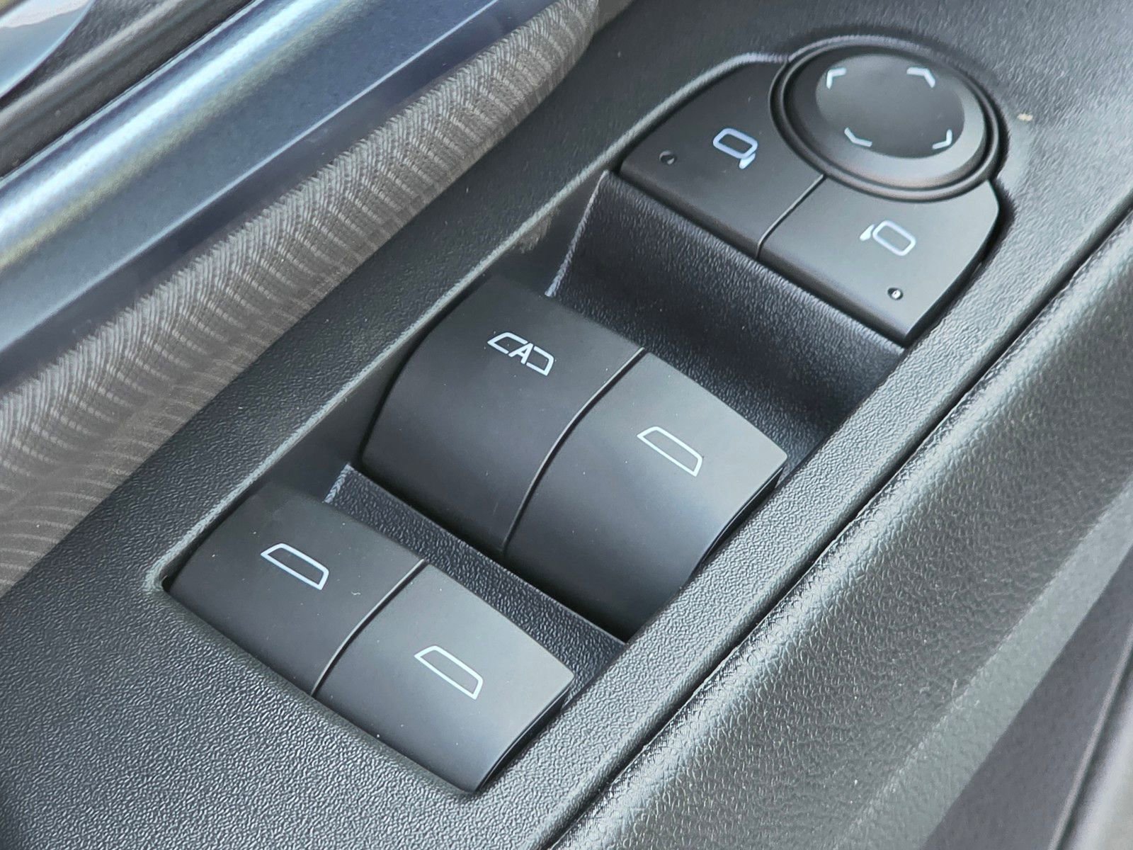 New 2026 Chevrolet Equinox EV LT image 21