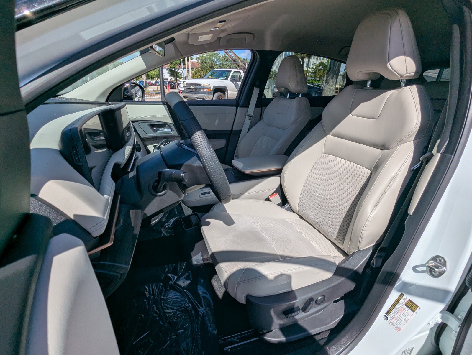 Certified 2025 Nissan Ariya AWD image 10