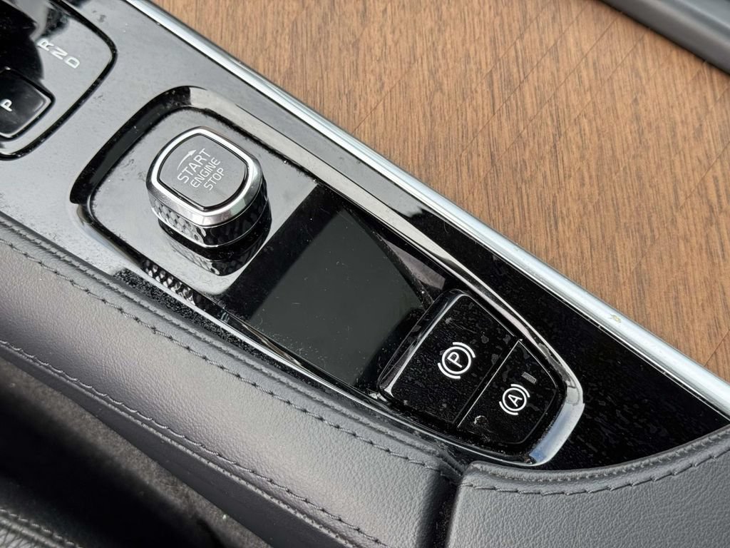 Certified 2025 Volvo XC90 B6 Plus w/ Protection Package Premier AWD/4WD image 29