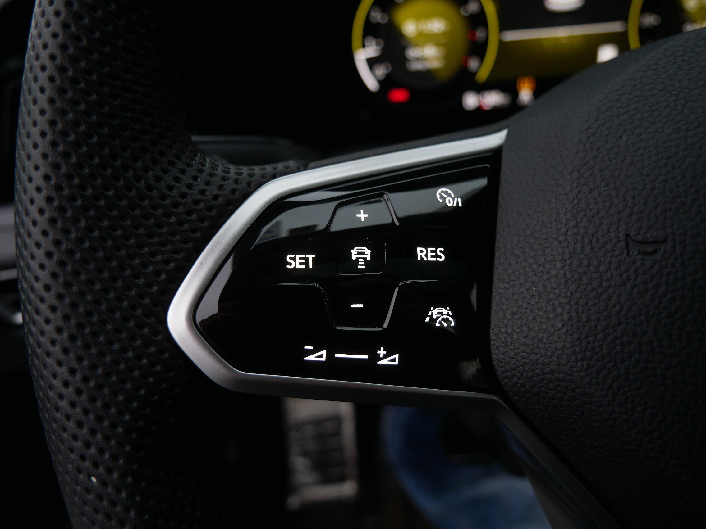 Used 2022 Volkswagen GTI SE image 32