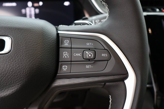 New 2025 Jeep Grand Cherokee Altitude image 14