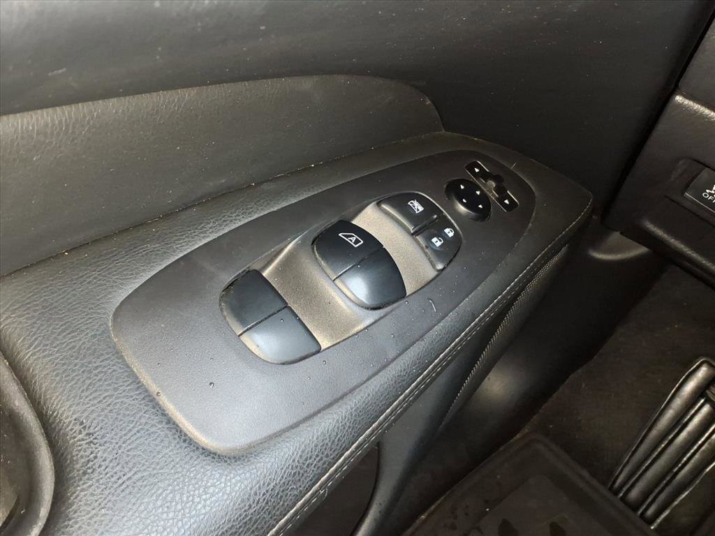 Used 2020 Nissan Pathfinder S image 25