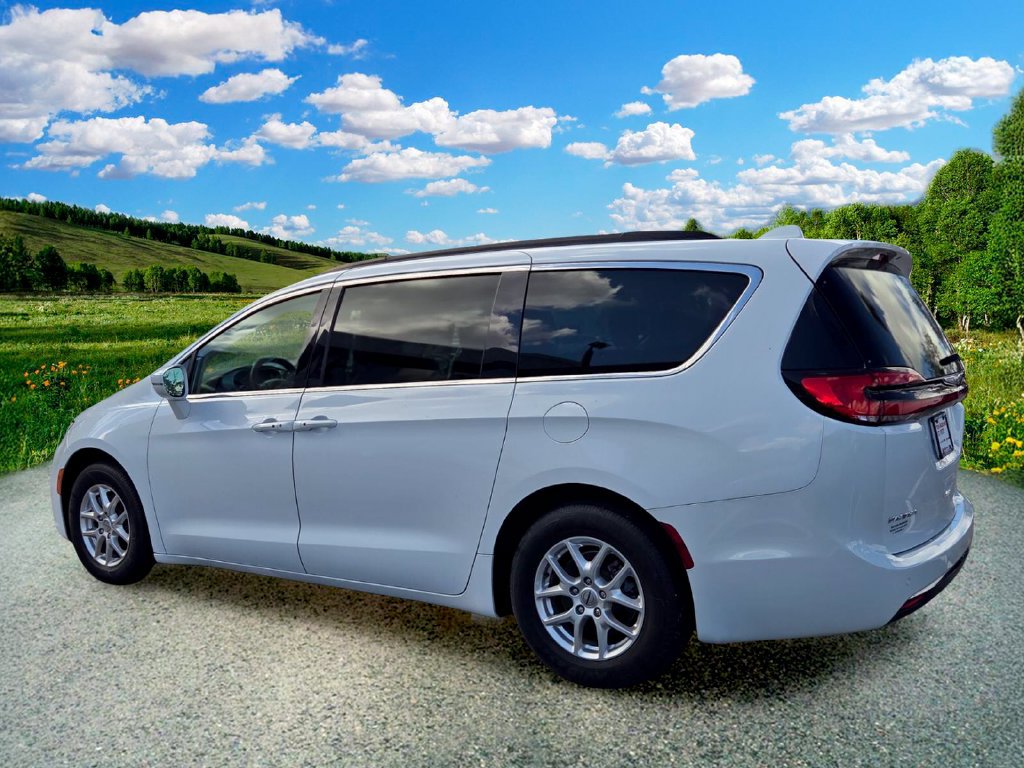 Used 2022 Chrysler Pacifica Touring-L FWD image 4