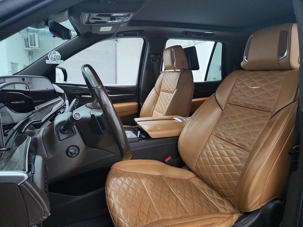 Used 2021 Cadillac Escalade Sport w/ LPO, ONYX Package AWD/4WD image 14