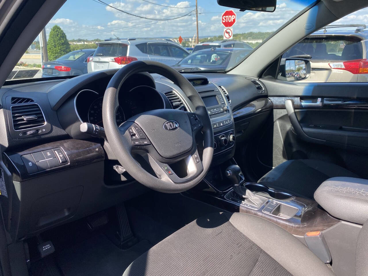 Used 2015 Kia Sorento LX image 12