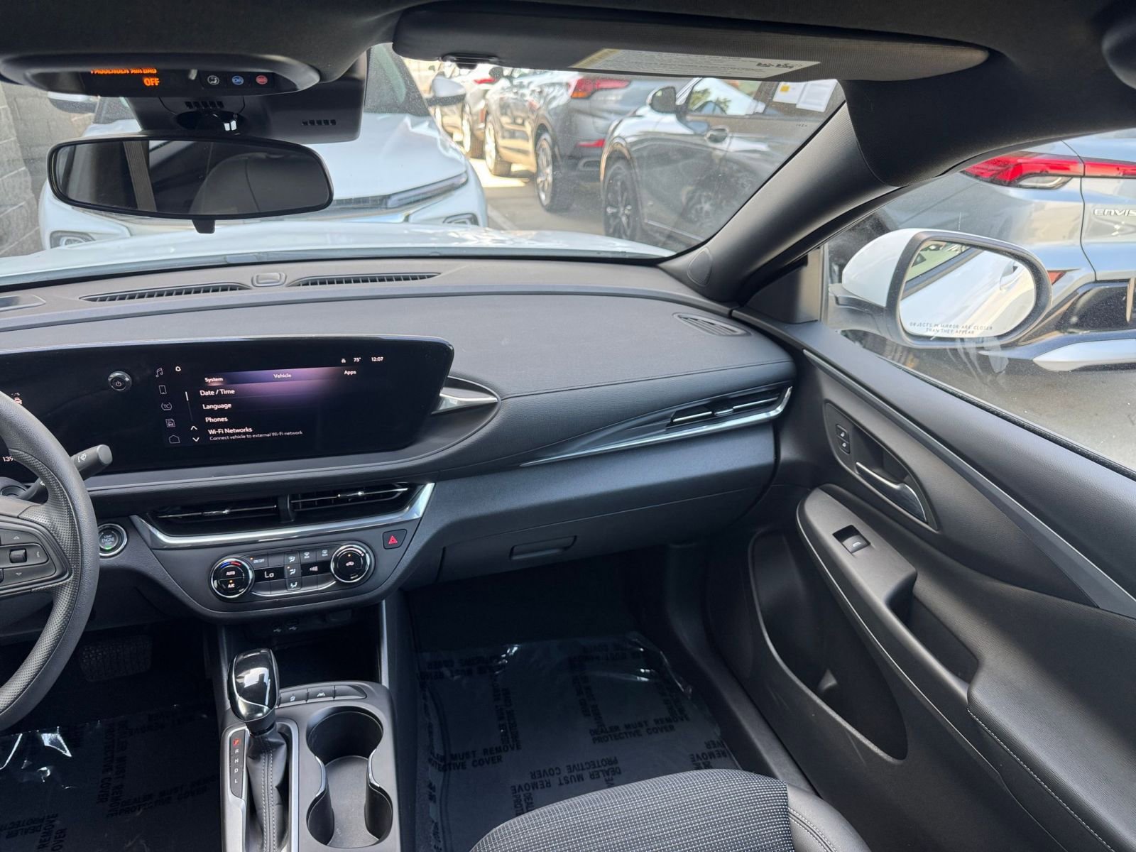 Used 2025 Buick Envista Preferred image 35