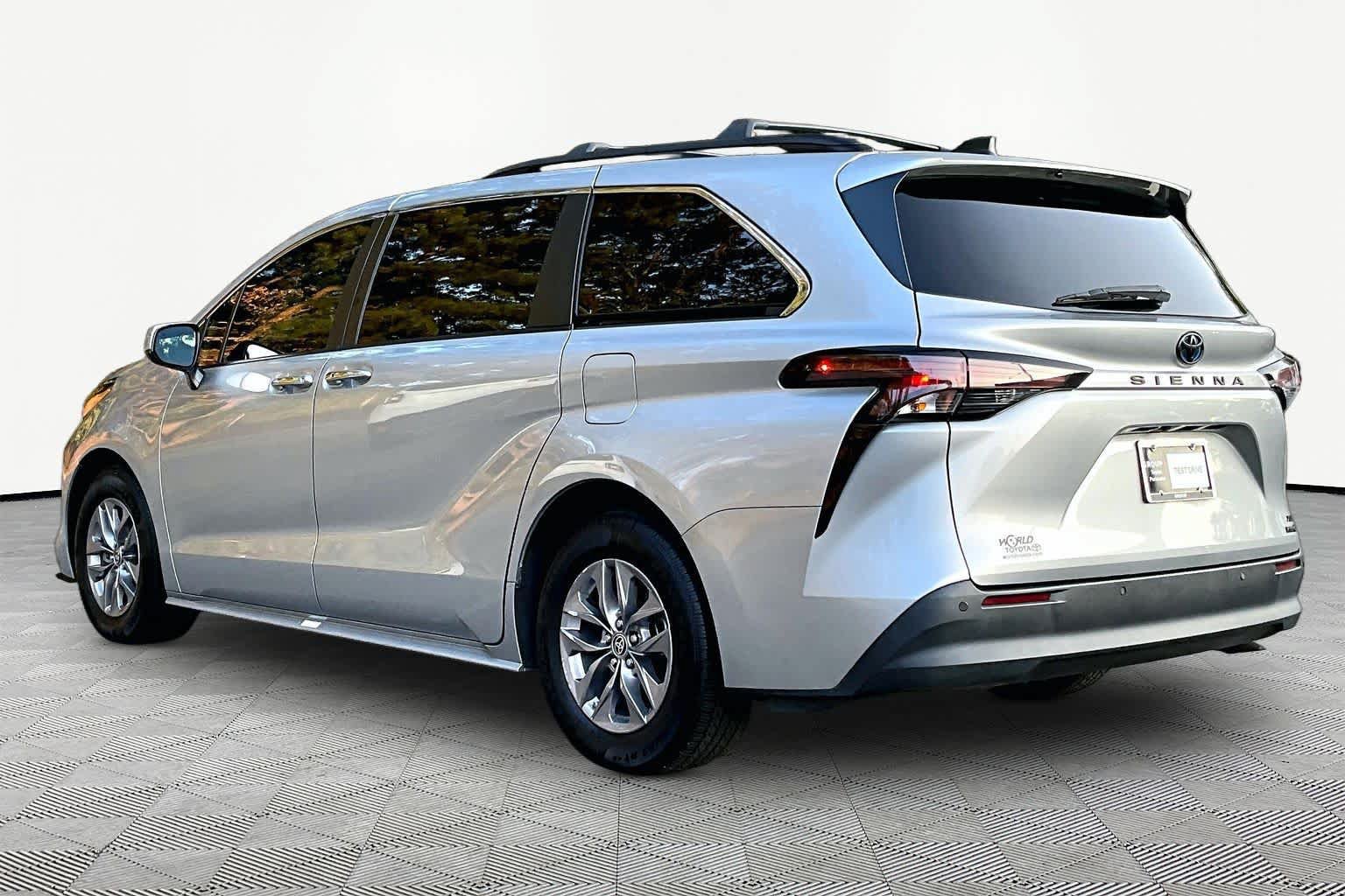 Certified 2023 Toyota Sienna XLE FWD image 12