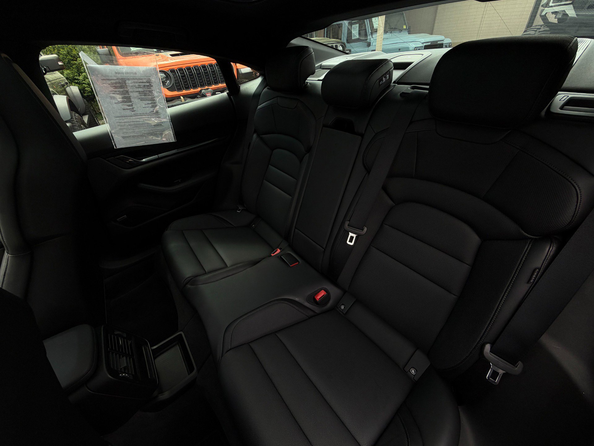 Used 2022 Porsche Taycan image 24