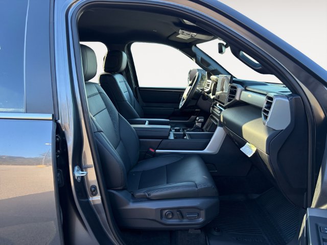 Used 2025 Toyota Tundra Limited AWD/4WD image 15