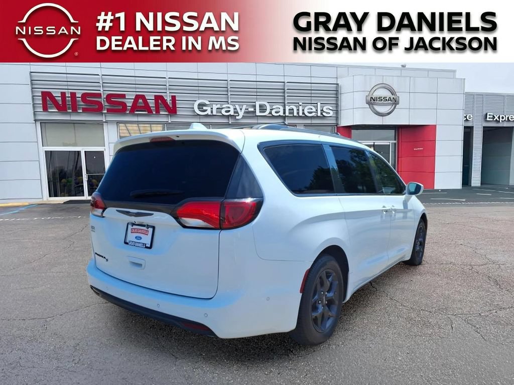 Used 2020 Chrysler Pacifica Touring-L Plus FWD image 7