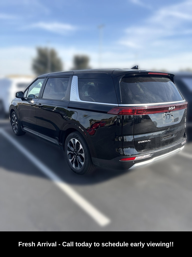 Used 2024 Kia Carnival EX FWD image 4