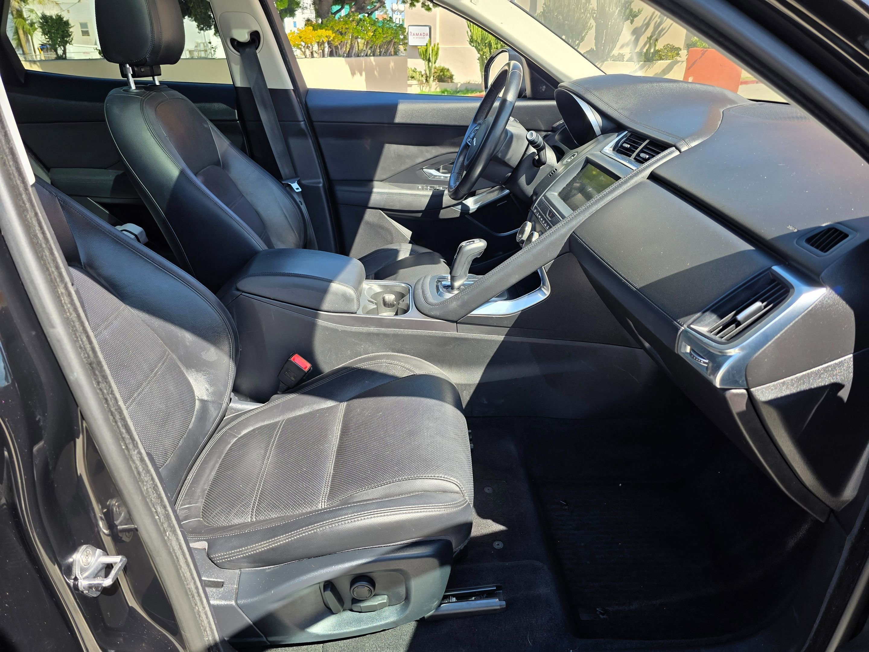 Used 2018 Jaguar E-PACE SE AWD/4WD image 9