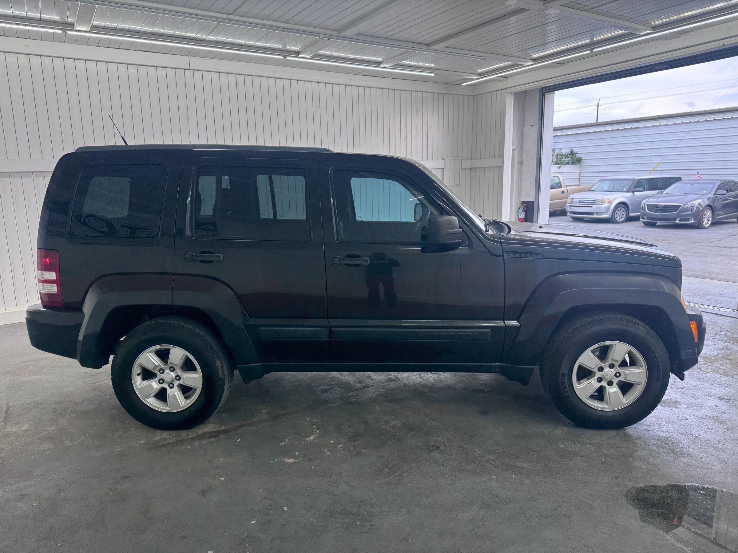 Used 2011 Jeep Liberty Sport image 4