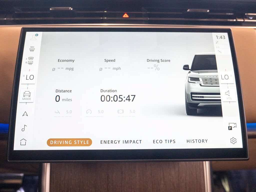 Certified 2025 Land Rover Range Rover SE AWD/4WD image 26