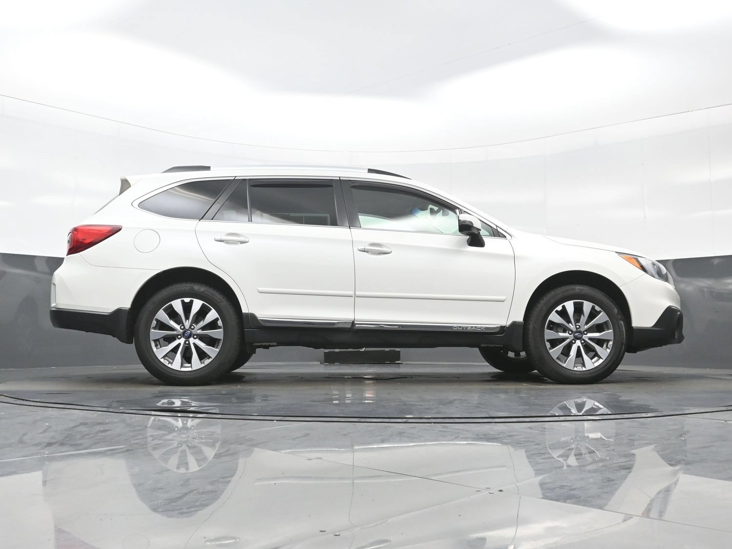 Used 2017 Subaru Outback 2.5i Touring w/ Popular Package #5A AWD/4WD image 35
