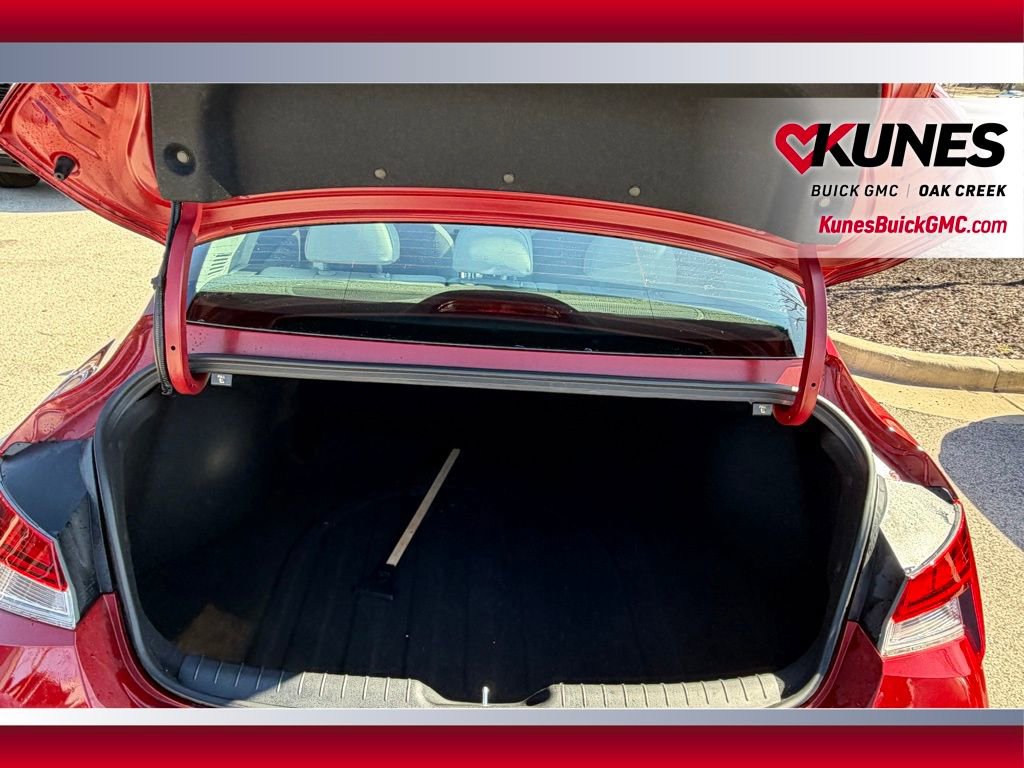 Used 2025 Hyundai Elantra Limited image 4