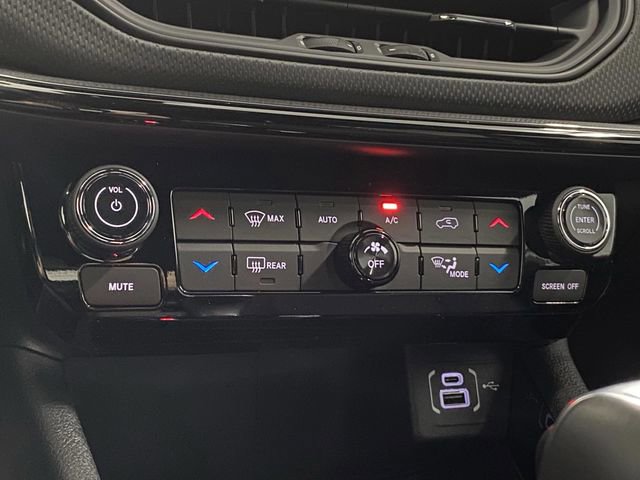 New 2025 Jeep Compass Latitude w/ Sun & Sound Group image 28