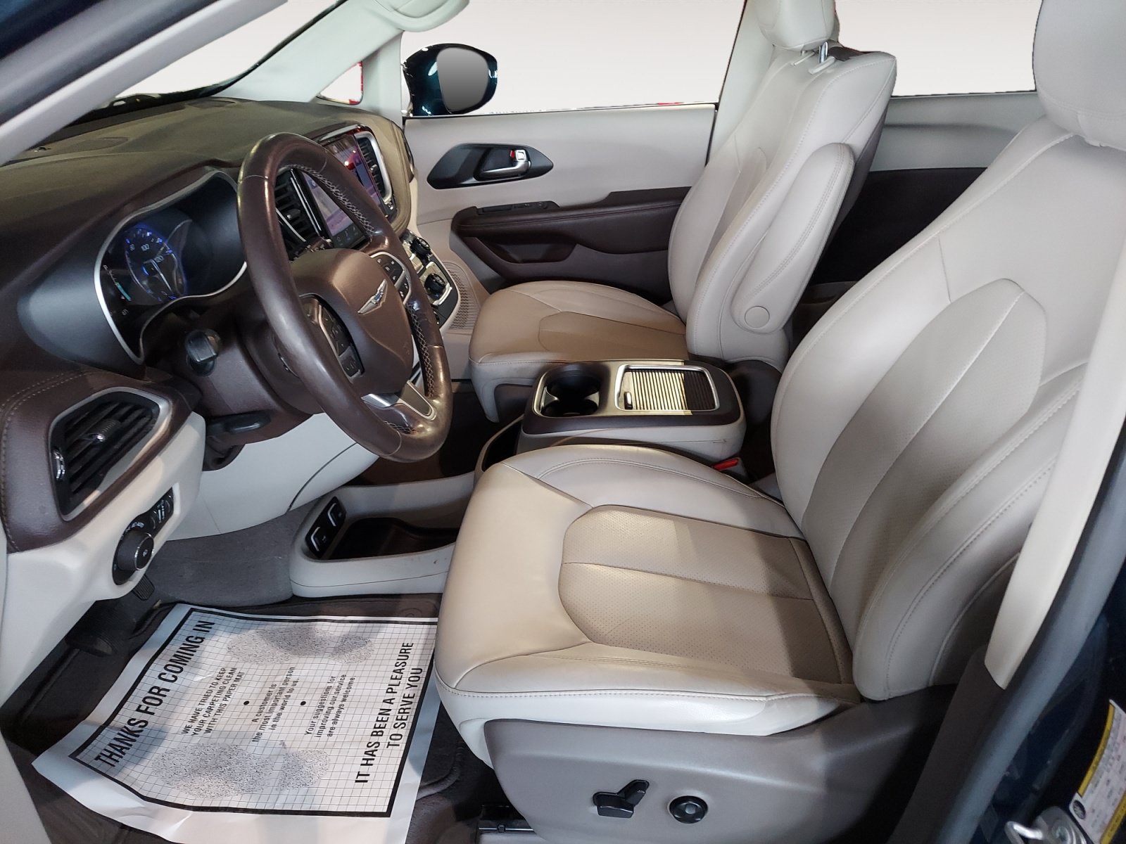 Used 2021 Chrysler Pacifica Touring-L w/ Uconnect Theater Family Group FWD image 23