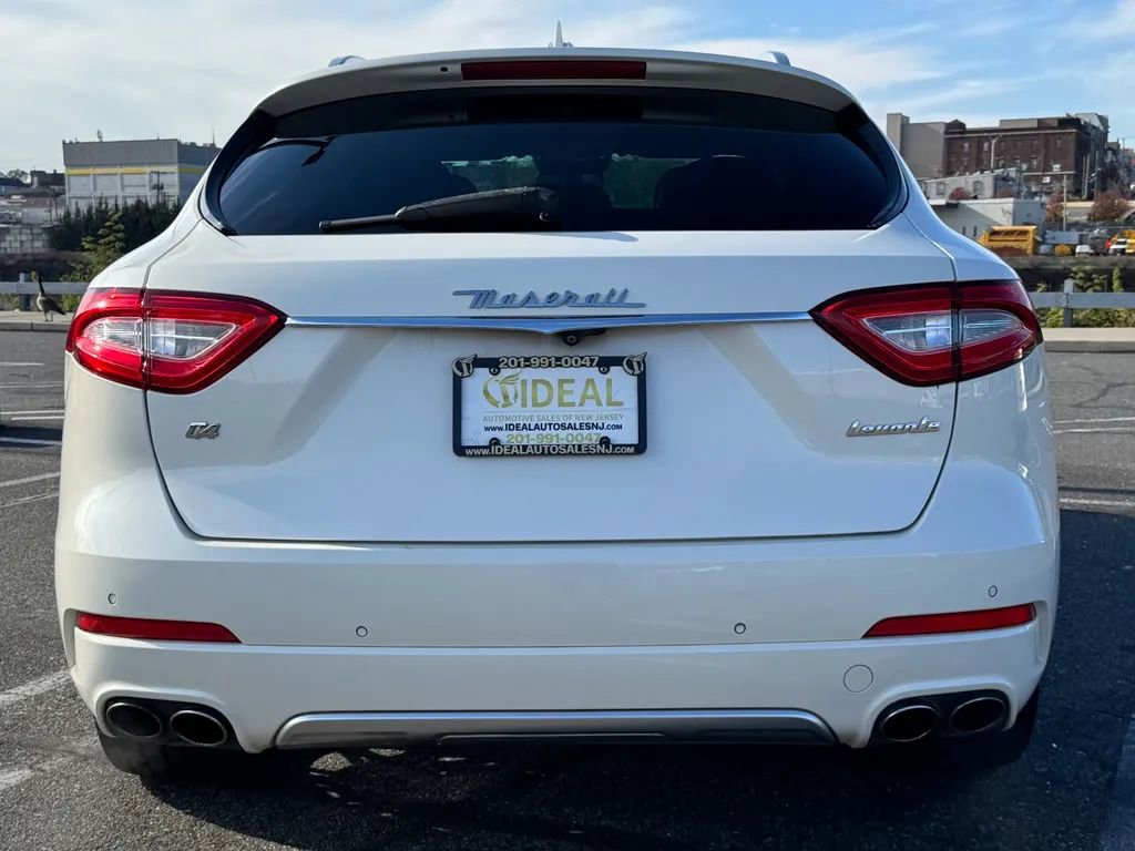 Used 2019 Maserati Levante GranLusso image 5