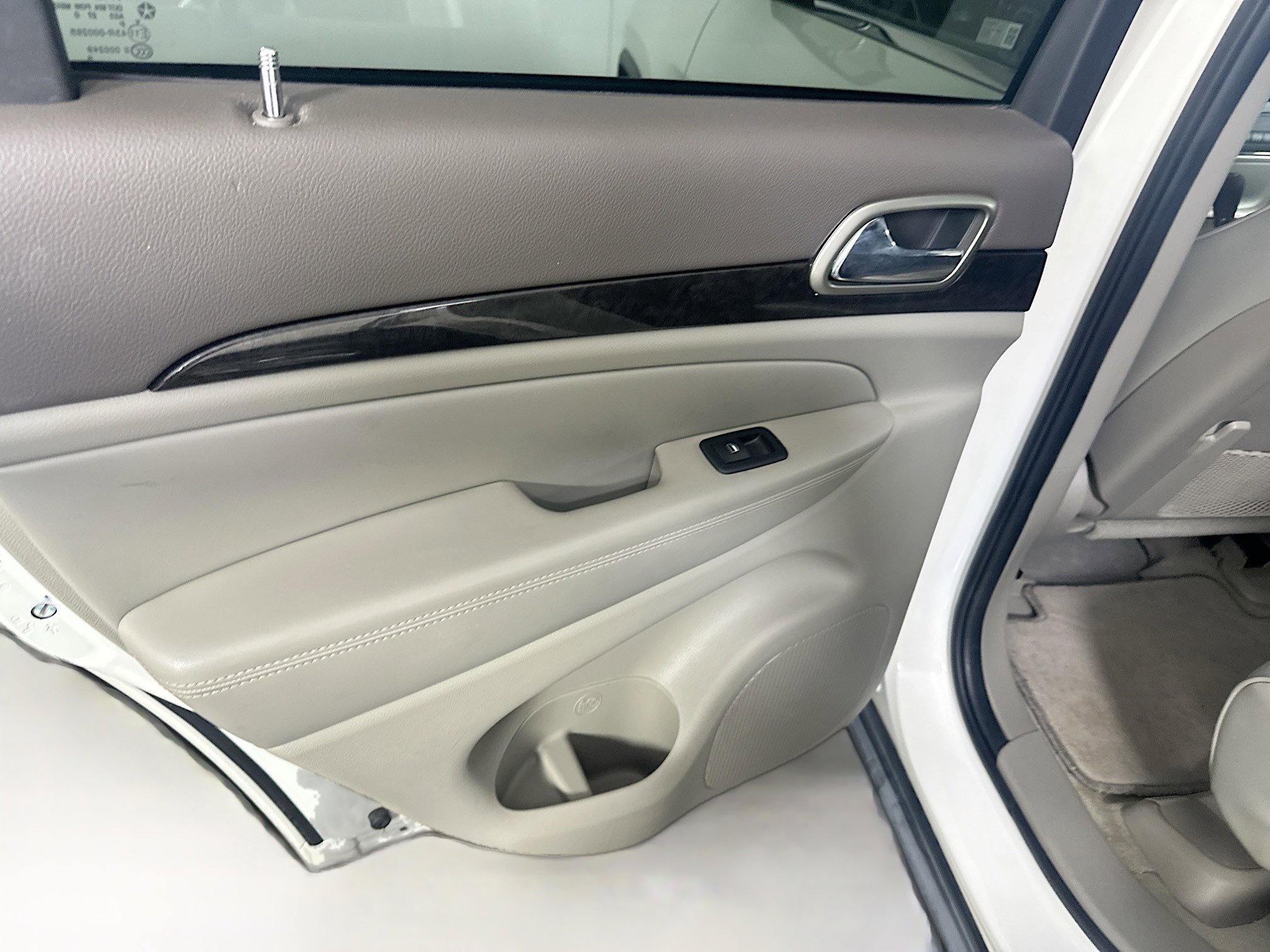 Used 2011 Jeep Grand Cherokee Laredo w/ Trailer Tow Group image 24