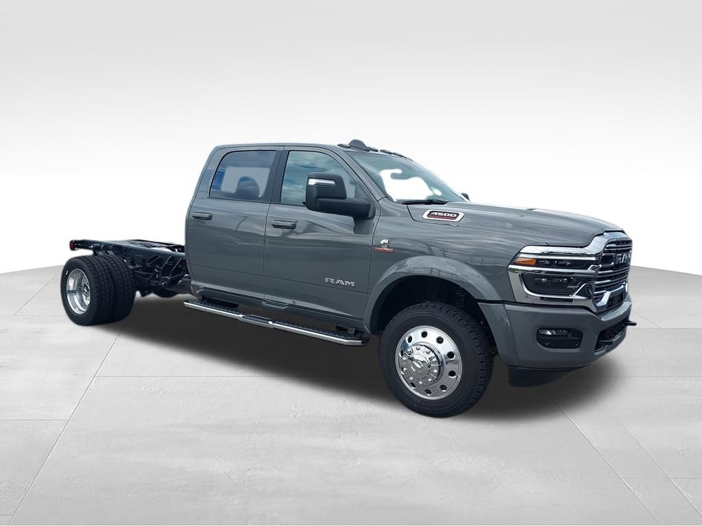 New 2026 RAM 4500 4x4 Crew Cab DRW w/ Laramie Trim Package image 2