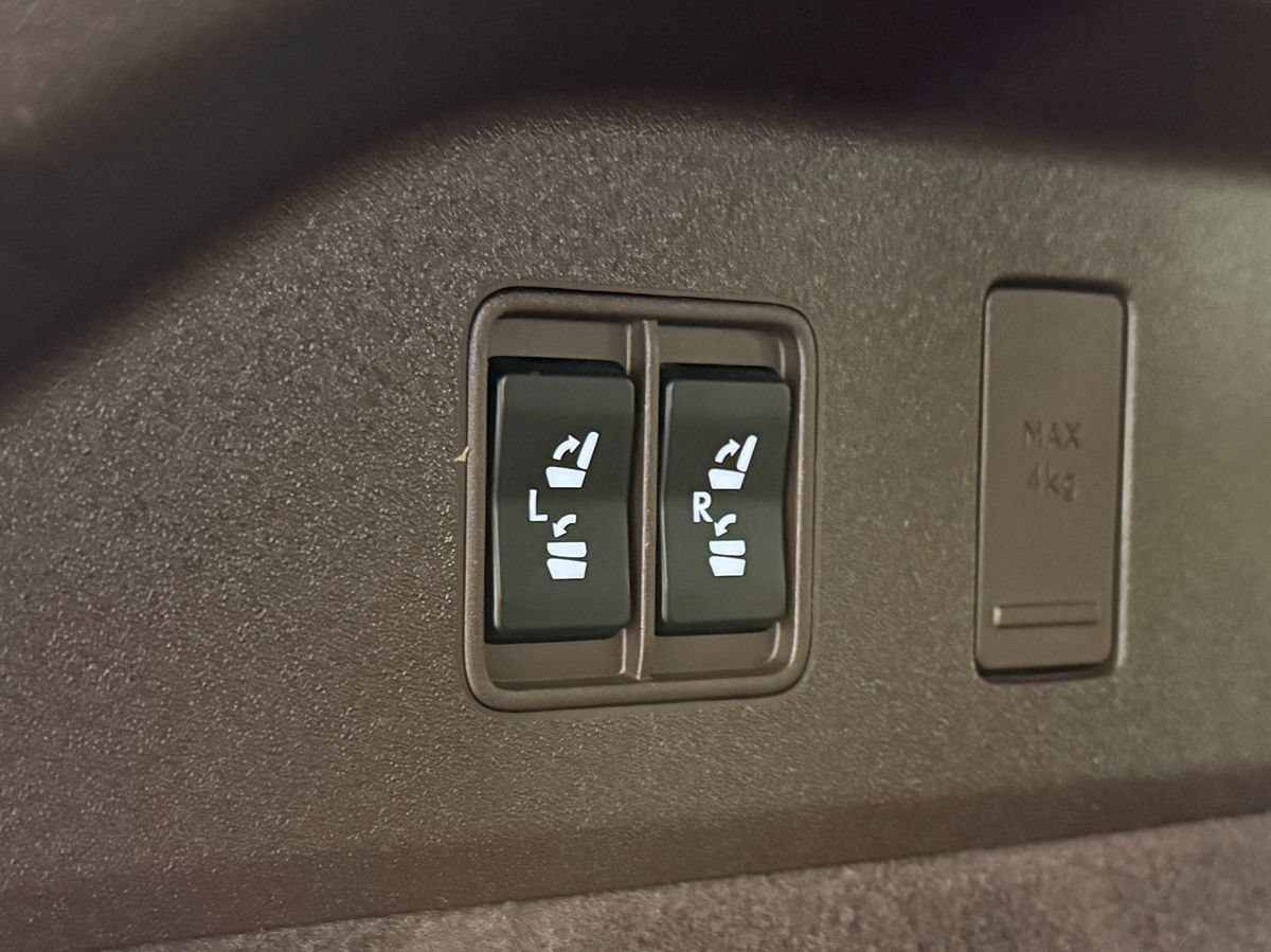 Used 2019 Lexus RX 350L Luxury w/ Accessory Package AWD/4WD image 35