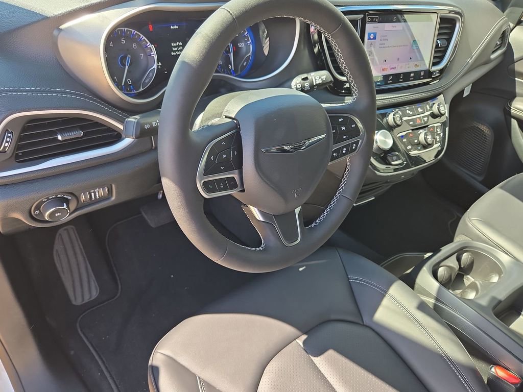 New 2026 Chrysler Pacifica Select FWD image 12