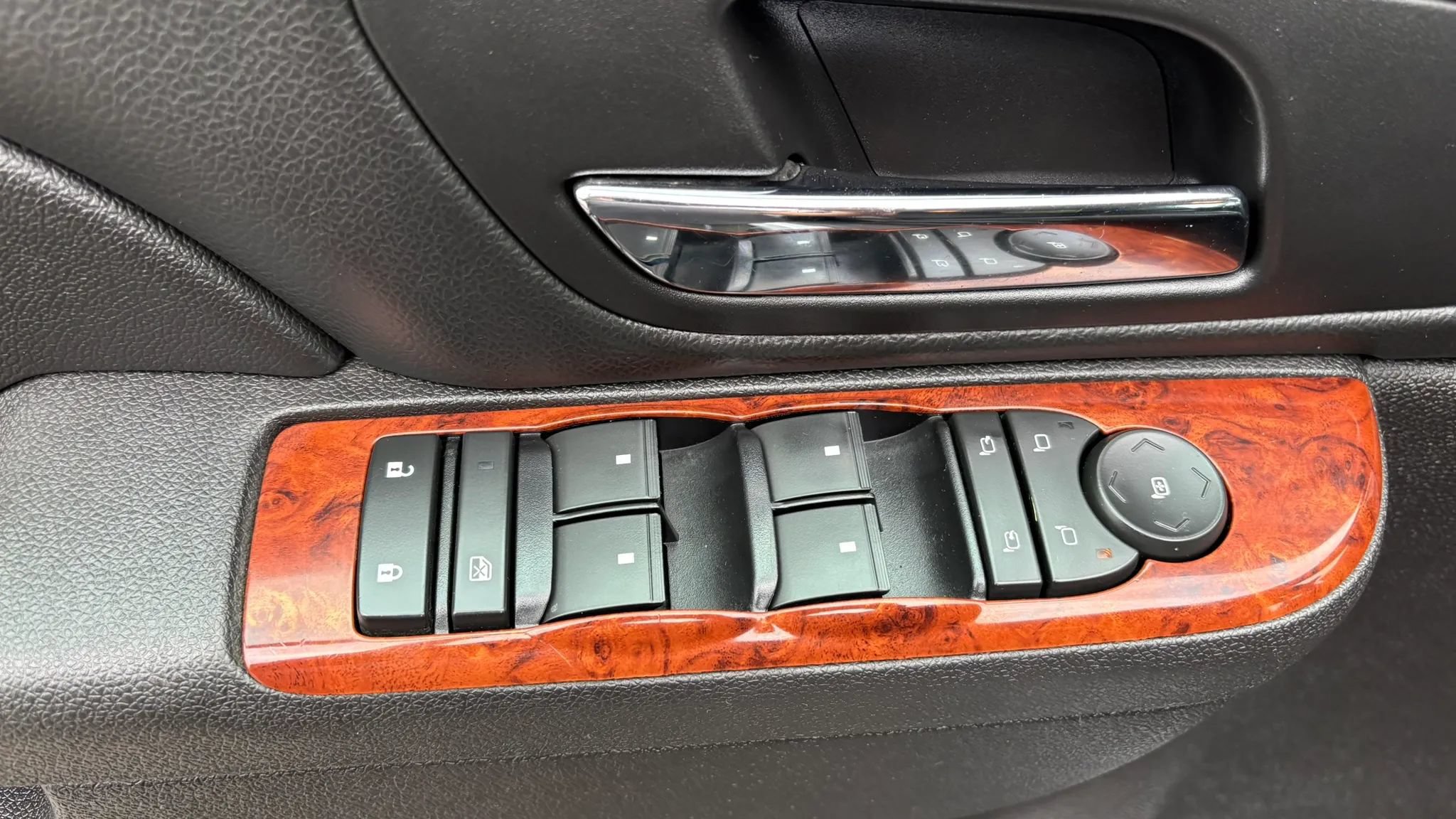 Used 2014 Chevrolet Suburban LS w/ All-Star Edition AWD/4WD image 15