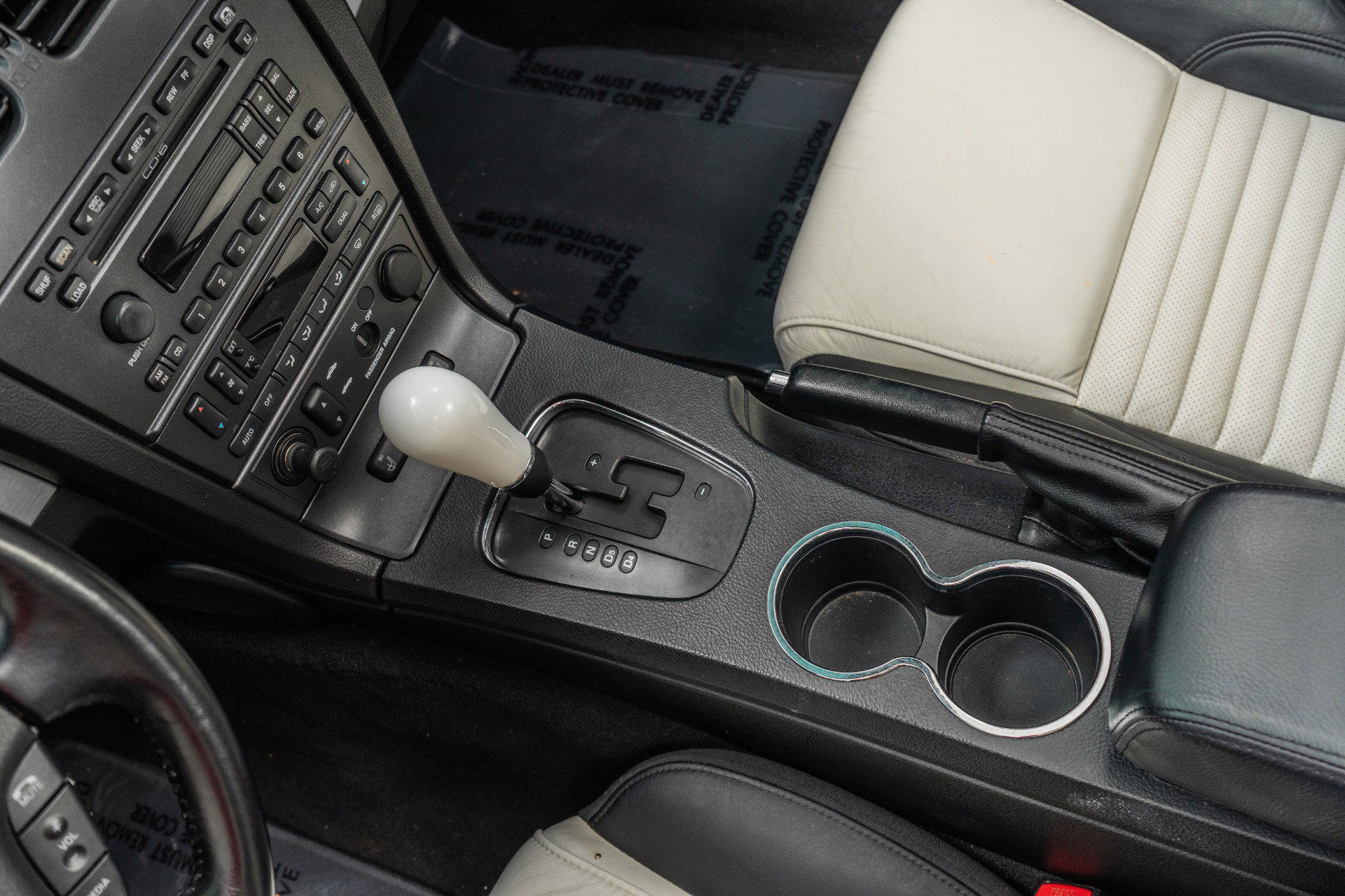 Used 2003 Ford Thunderbird image 29