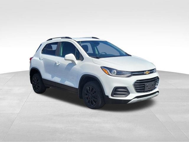 Used 2020 Chevrolet Trax LT w/ LPO, Protection Package AWD/4WD image 2
