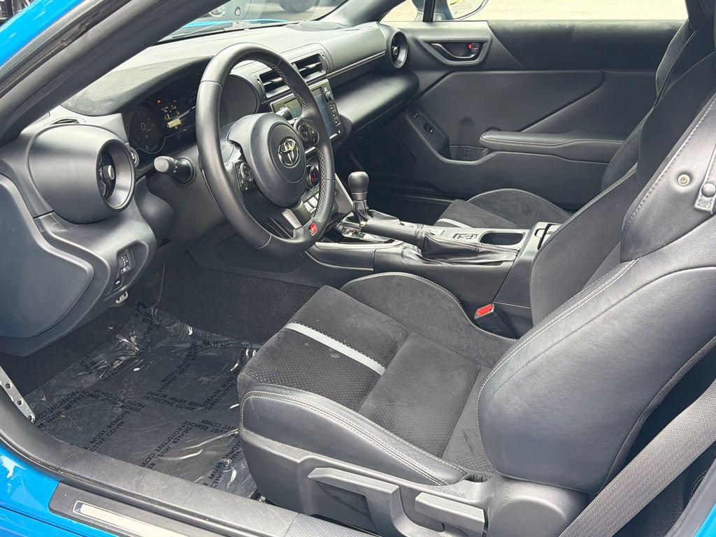 Used 2022 Toyota GR86 Premium w/ ALL Weather Mat Package (TMS) RWD image 16