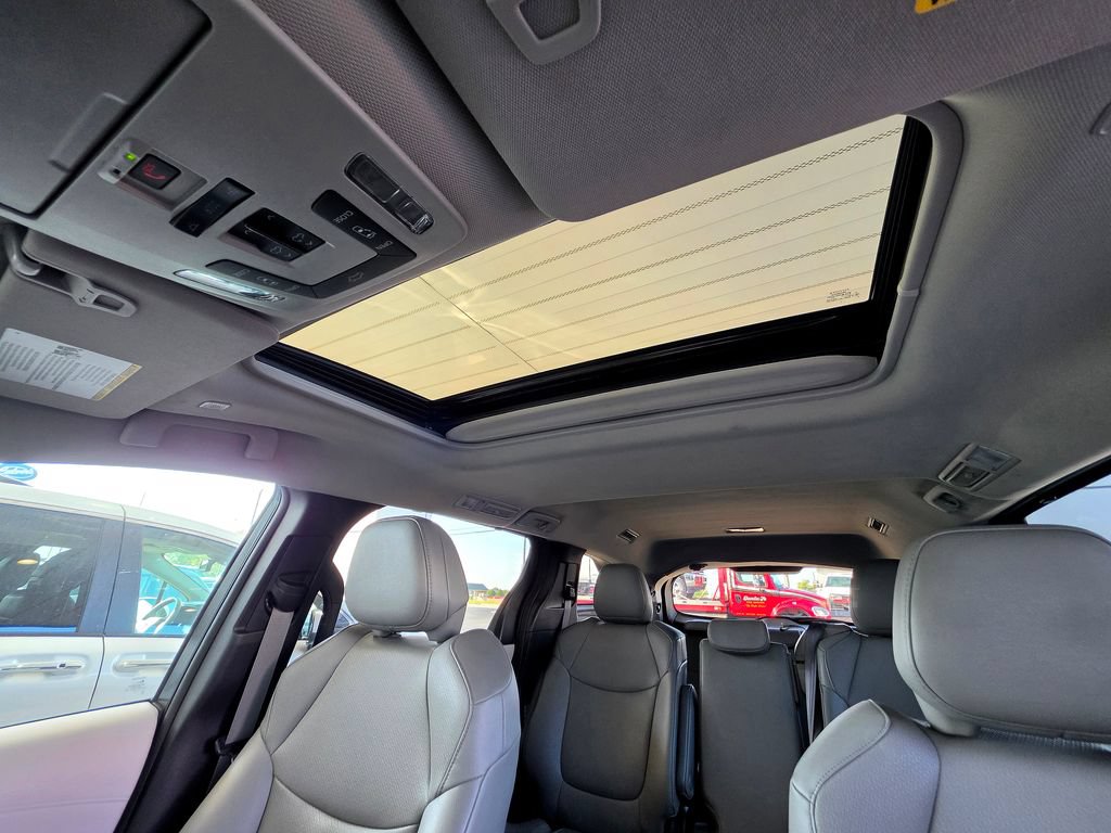 Used 2025 Toyota Sienna XLE FWD image 49