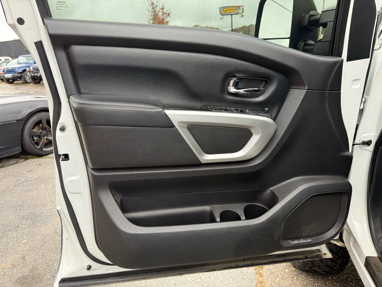 Used 2017 Nissan Titan PRO-4X image 19