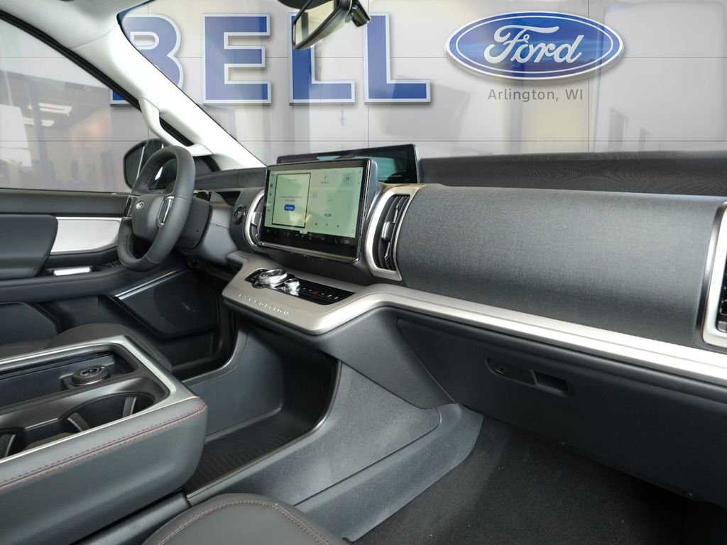 New 2025 Ford Expedition Active image 16
